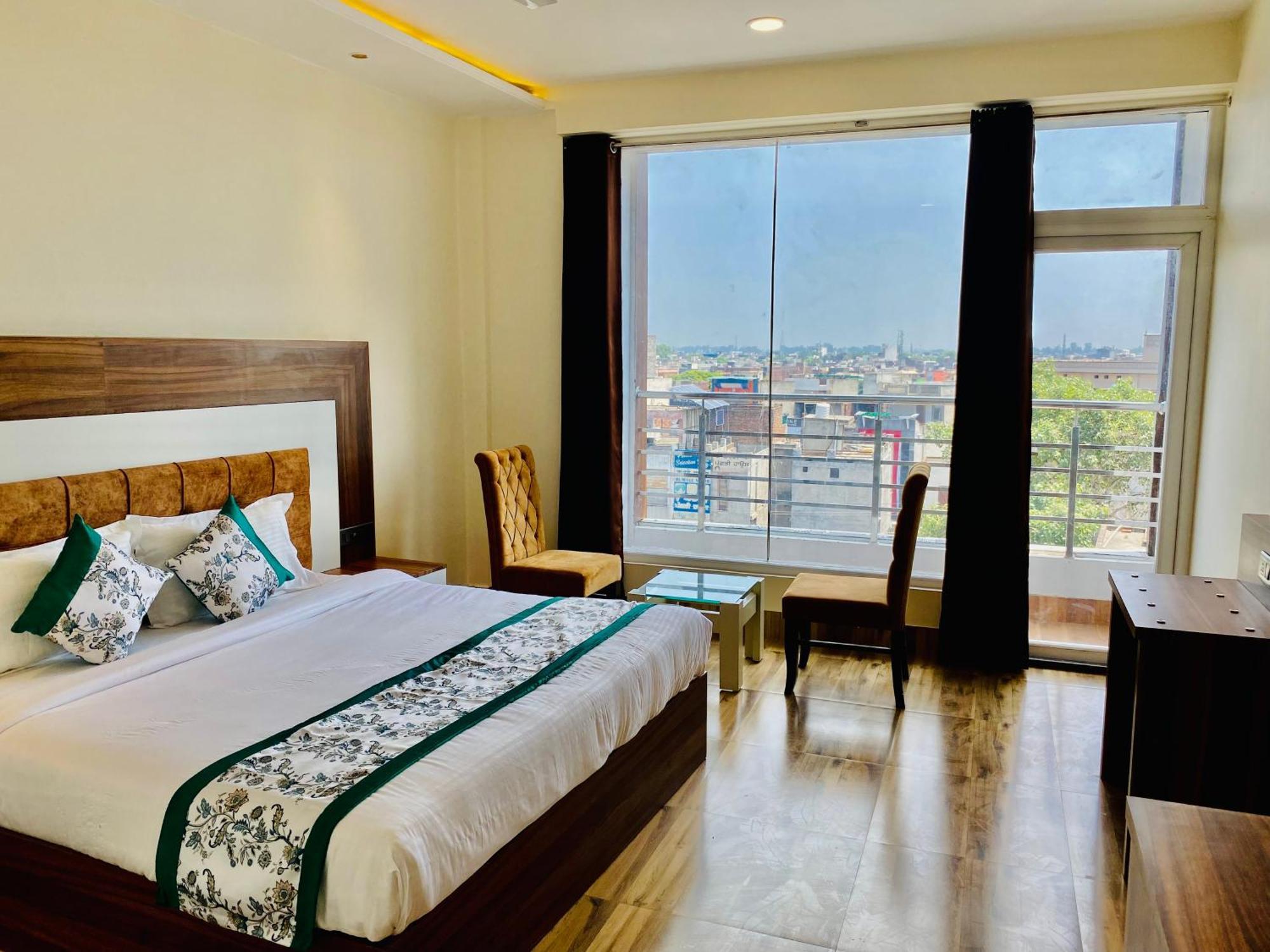 Hotel White House 350 Mtr From Golden Temple أمريتسار المظهر الخارجي الصورة