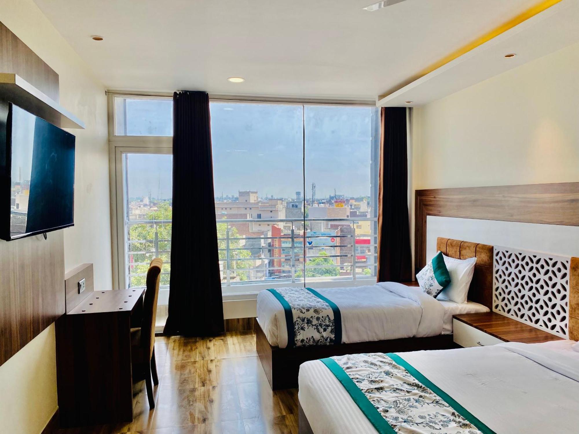 Hotel White House 350 Mtr From Golden Temple أمريتسار المظهر الخارجي الصورة