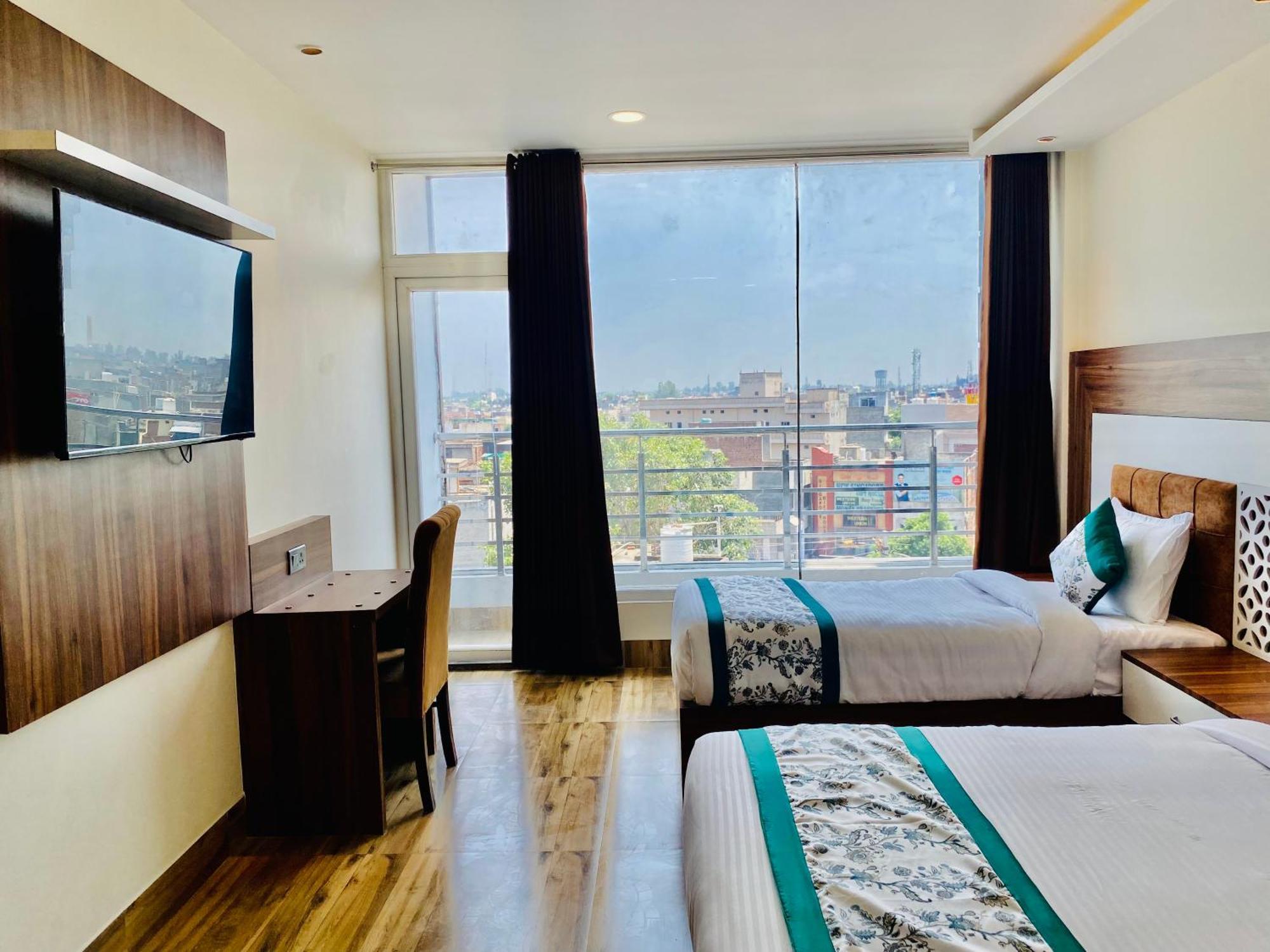 Hotel White House 350 Mtr From Golden Temple أمريتسار المظهر الخارجي الصورة